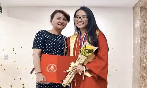 Mặc bị dư luận nghi ngờ về chuyện học hành, Phương Mỹ Chi vẫn tốt nghiệp loại giỏi trong kỳ thi lên lớp 10 vừa qua.