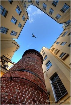 Tương truyền, những hàng chữ số trên xuất hiện và biến mất không theo một quy luật nào.