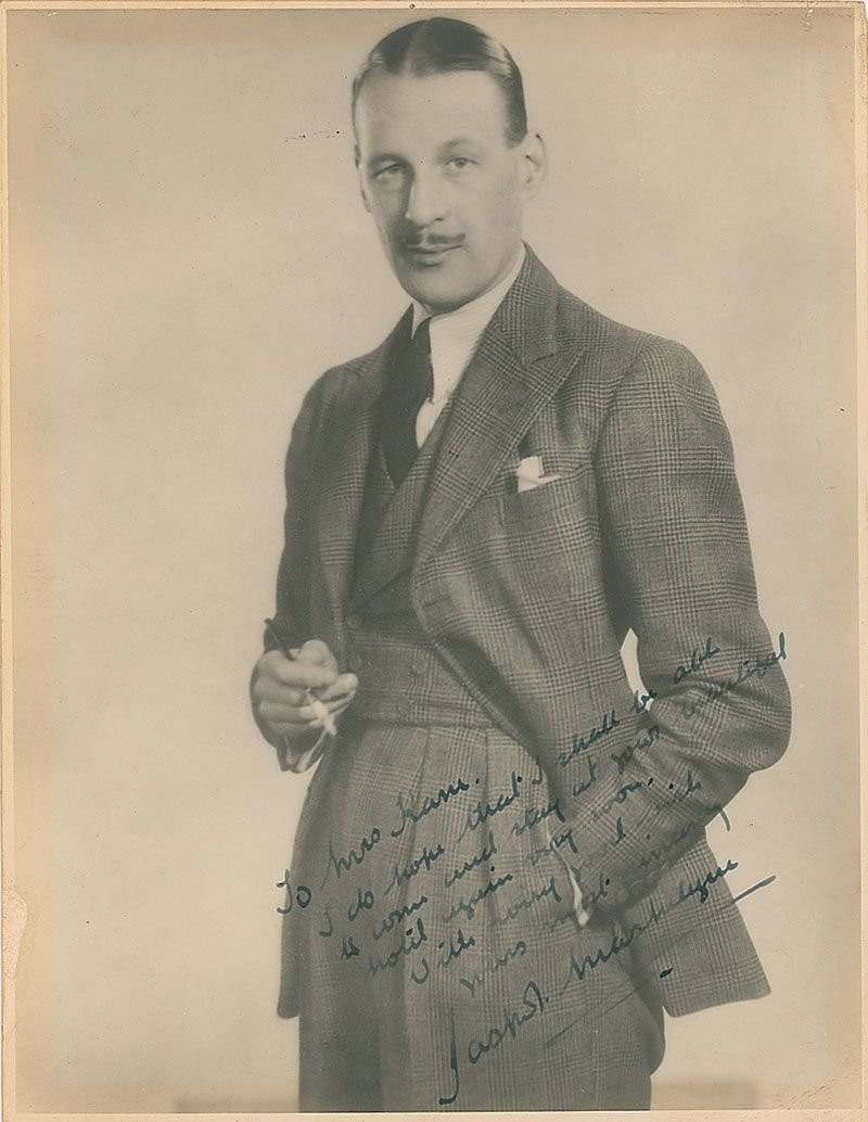 Jasper Maskelyne là ảo thuật gia người Anh được nhiều người biết đến với những đóng góp quan trọng trong cuộc chiến cam go với Đức quốc xã trong Chiến tranh thế giới 2.