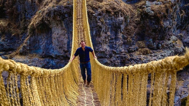 Cầu treo Keshwa Chaca dài 36m, bắc ngang qua lòng sông ở độ cao 67m.