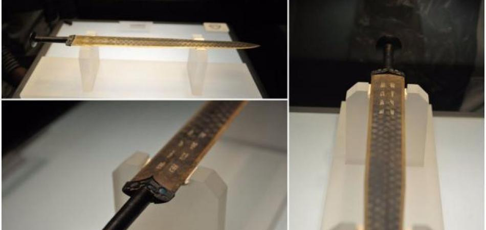 Một giai thoại kể rằng, một nhà khảo cổ từng thử độ sắc bén bảo kiếm của Việt Vương Câu Tiễn. Người này đã lấy tay mình để thử nên suýt bị đứt mất một ngón tay vì thanh kiếm vẫn rất sắc bén sau nhiều năm nằm trong mộ cổ.