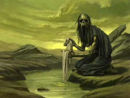 Một số truyền thuyết kể rằng, nữ thần báo tử thỉnh thoảng xuất hiện trong hình hài một người phụ nữ lớn tuổi, mặc quần áo cũ kỹ.