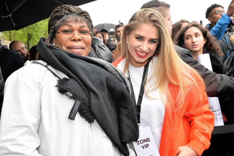 Mọi đồn đoán về việc đính hôn càng thêm chắc chắn khi Maria thường xuyên xuất hiện cùng mẹ của Paul Pogba. Trong đợt World Cup 2018 này, mỹ nhân cũng "hộ tống" mẹ chồng tương lai đến xem chàng cầu thủ Pháp thi đấu.