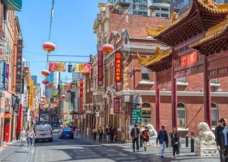 Các nhà hàng, dịch vụ ở khu phố Tàu tại Melbourne luôn mở cửa 24/7 và mang đậm kiến trúc của người Trung Quốc.