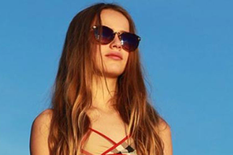 Kristina vẫn là người mẫu trực thuộc LA Model. Cô bé thử nghiệm với một số bộ ảnh quyến rũ hơn so với xưa.