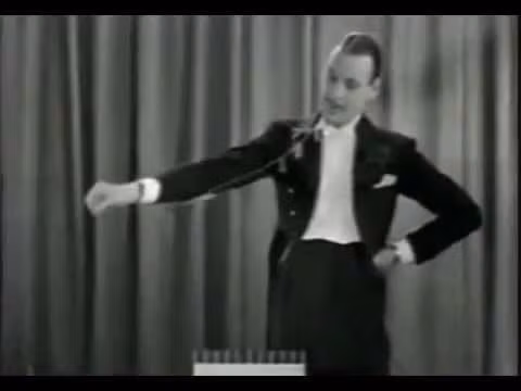 Nhà ảo thuật Maskelyne cũng bố trí những hình nộm binh sĩ di chuyển qua lại bằng dây kéo để điều khiển pháo và làm một cách cố ý để cho máy bay do thám Đức phát hiện.