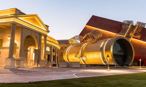 Làng Văn hóa Katara là một khu phức hợp đa năng, trong đó có việc nâng cao nhận thức văn hóa tại thủ đô Doha của Qatar.