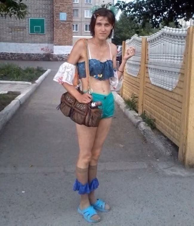 Phải phong cách "dị" ra phố mới được chú ý.