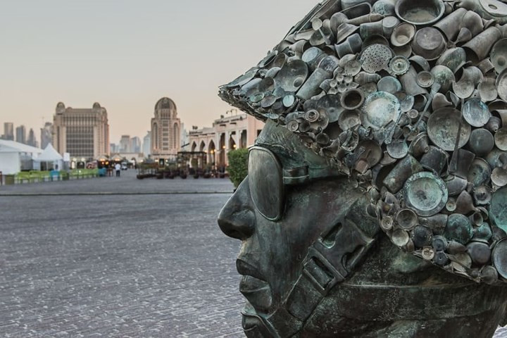 Bức điêu khắc của nghệ sĩ Ấn Độ Subodh Gupta.