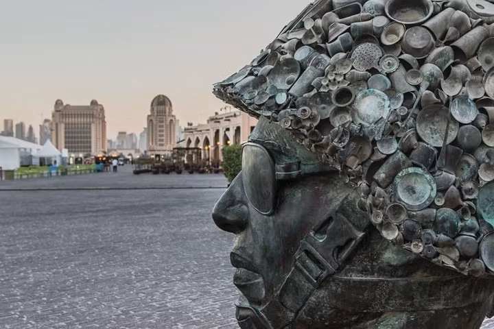 Bức điêu khắc của nghệ sĩ Ấn Độ Subodh Gupta.