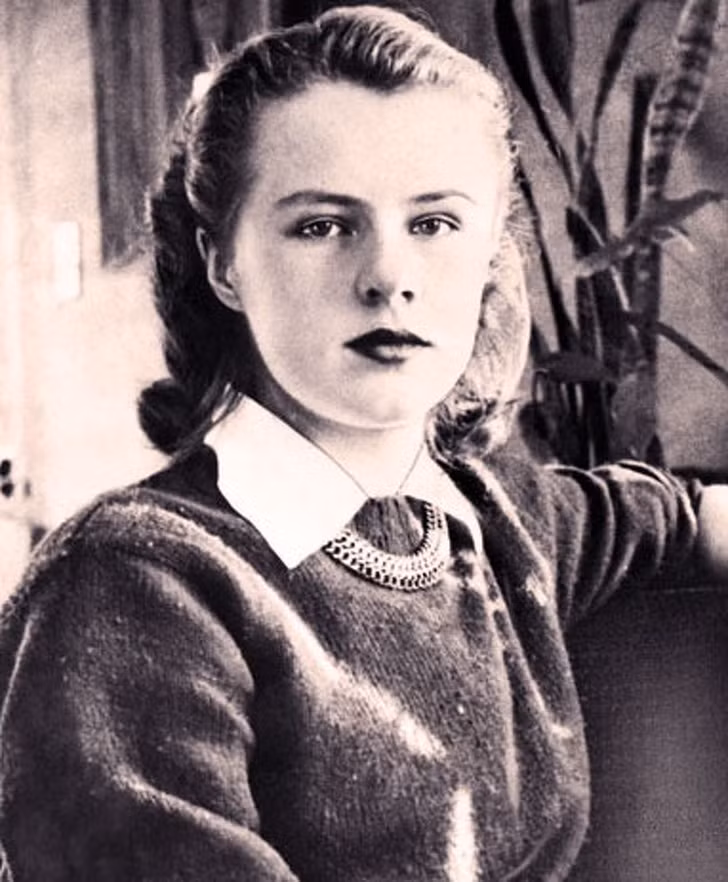 Một vụ mất tích nổi tiếng khác xảy ra ở ''tam giác quỷ" Bennington bí ẩn là trường hợp của Paula Welden, 18 tuổi, sinh viên trường Cao đẳng Bennington. Cô là con gái một kiến trúc sư nổi tiếng.