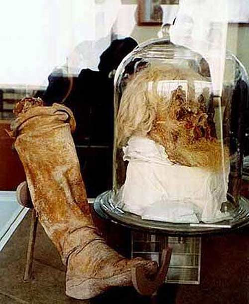 Các chuyên gia đã xác định niên đại xác ướp bằng phương pháp đồng vị phóng xạ Carbon.