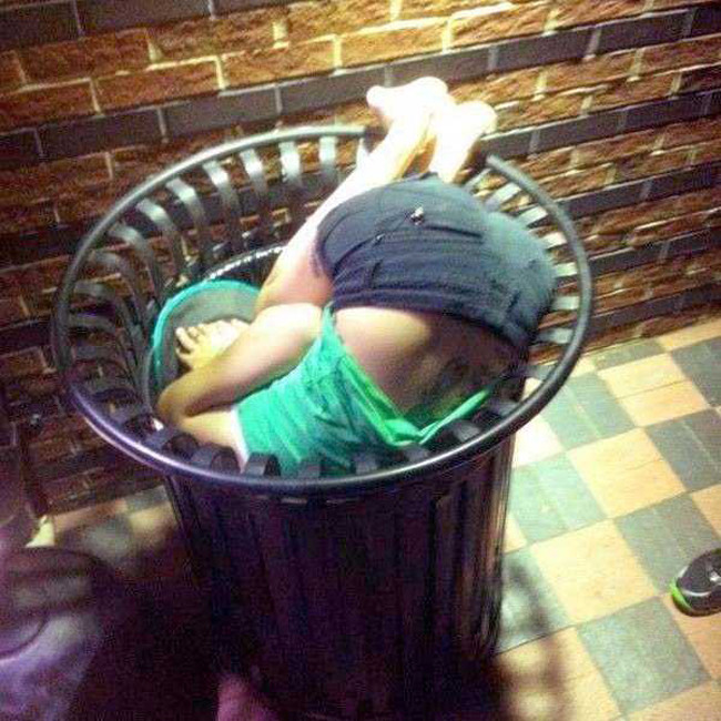 Vẫn ngủ ngon lành, không cần biết đang nằm ở đâu.