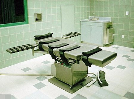 Trước khi chết, tử tù này vẫn một mực kêu oan và tuyên bố bản thân vô tội. Davis được coi là một trong những trường hợp bị kết án oan chấn động nước Mỹ, làm dấy lên những tranh luận về sự phân biệt chủng tộc tại quốc gia này.