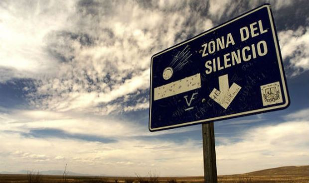 Vùng im lặng (Mapimí Silent Zone) là tên gọi của vùng hoang mạc gần Bolsón de Mapimí, thuộc tiểu bang Durango của Mexico. Đây là một trong những địa điểm nổi tiếng gắn liền với bí ẩn khó giải.