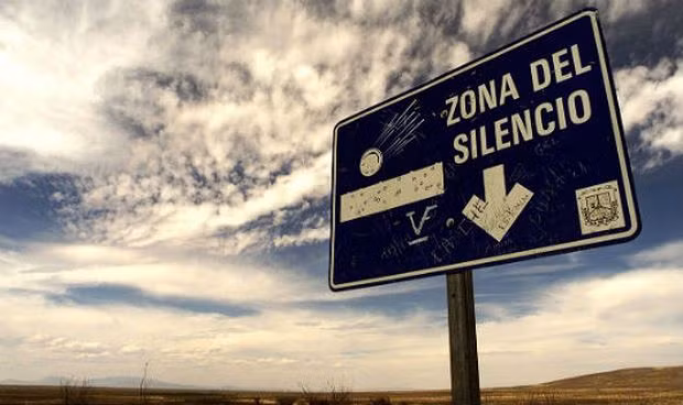 Vùng im lặng (Mapimí Silent Zone) là tên gọi của vùng hoang mạc gần Bolsón de Mapimí, thuộc tiểu bang Durango của Mexico. Đây là một trong những địa điểm nổi tiếng gắn liền với bí ẩn khó giải.