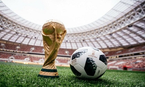 Hãng thể thao Adidas của Đức đã giới thiệu với công chúng trái bóng chính thức của World Cup 2018 với tên gọi Telstar 18 vào tháng 11/2017.