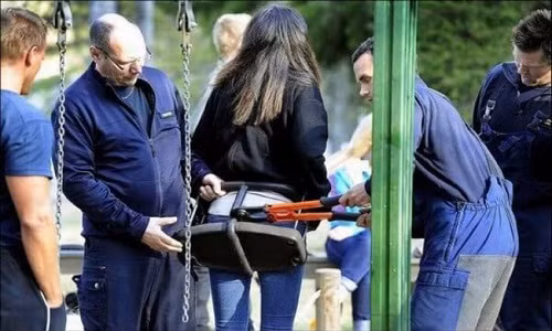 Nghịch dại quá cơ, phải biết là mình lớn rồi chứ.