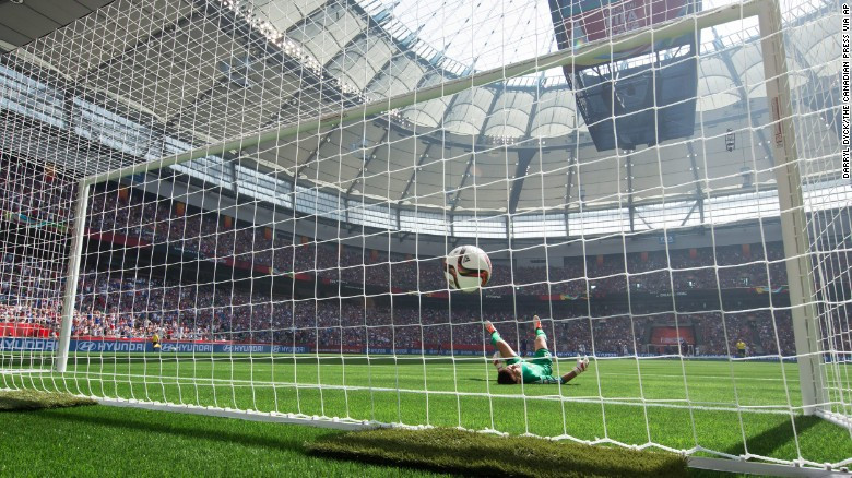 World Cup 1970 chứng kiến lần đầu tiên trong lịch sử World Cup, cầu thủ dự bị được vào sân. Khi ấy, Anatoli Pusatch vào thay Viktor Serebrjanikov trong trận Liên Xô gặp Mexico.