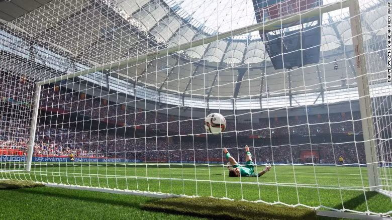 World Cup 1970 chứng kiến lần đầu tiên trong lịch sử World Cup, cầu thủ dự bị được vào sân. Khi ấy, Anatoli Pusatch vào thay Viktor Serebrjanikov trong trận Liên Xô gặp Mexico.