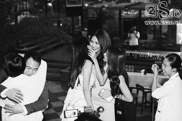 Chỉ có 20 người bạn thân thiết nhất của cả hai được Tuấn John mời đến buổi cầu hôn.