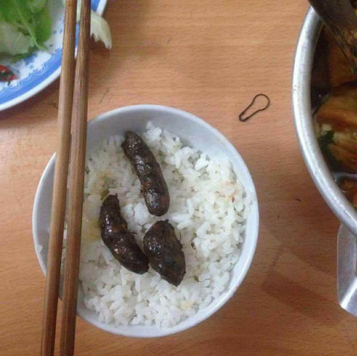 Thế này còn ai dám ăn cơm không!?