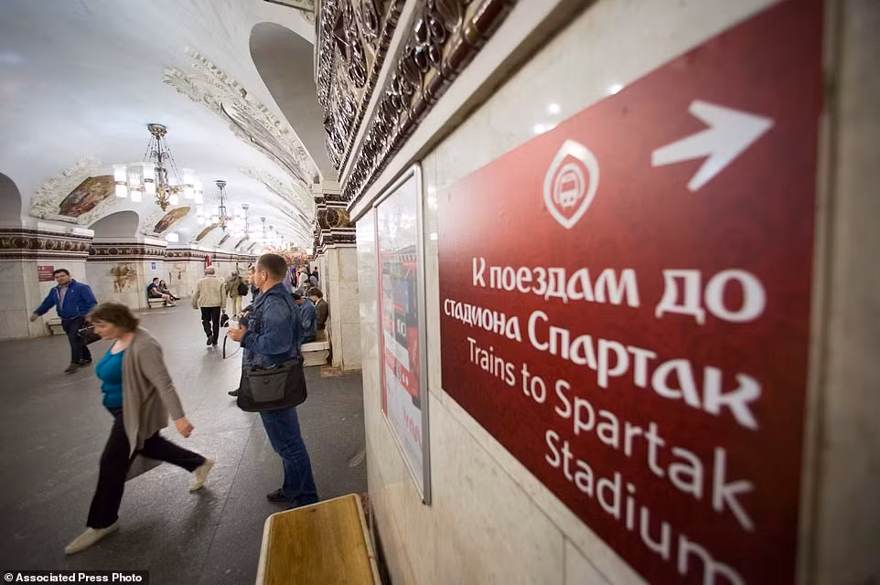 Khi đến Nga xem World Cup, du khách hãy thử đi tàu điện ngầm để khám phá những kiệt tác ngầm của xứ sở bạch dương.