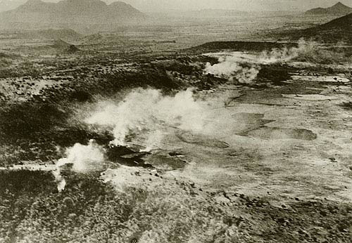 Vài ngày trước khi diễn ra trận chiến với liên quân, binh sĩ Đức đã âm thầm chôn hơn 5.000 bình khí clo (tương đương 150 tấn khí) gần trận địa tại thị trấn Ypres của Bỉ.