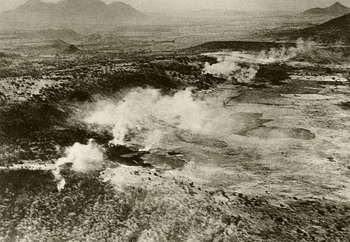 Vài ngày trước khi diễn ra trận chiến với liên quân, binh sĩ Đức đã âm thầm chôn hơn 5.000 bình khí clo (tương đương 150 tấn khí) gần trận địa tại thị trấn Ypres của Bỉ.