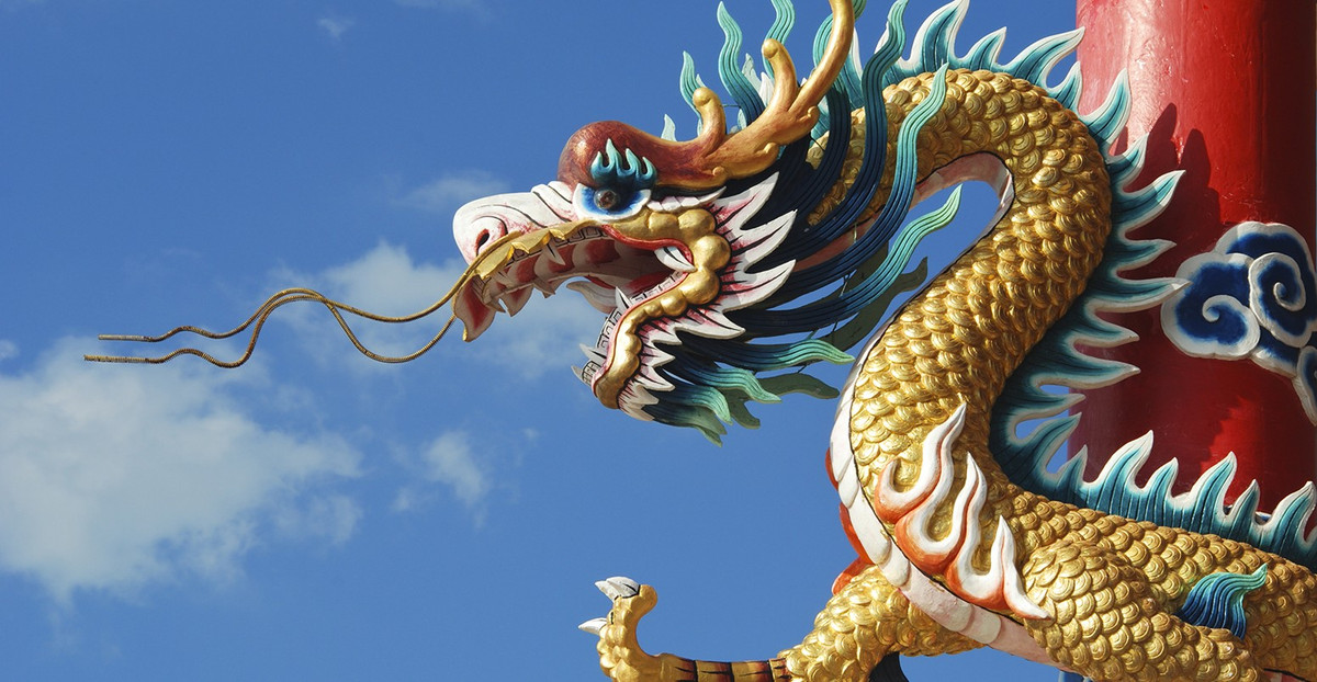 Vào thời điểm người ta nhìn thấy con rồng xuất hiện, trời mưa liên tục. Sau hơn 40 ngày đổ mưa, con rồng lại xuất hiện trong bãi lau sậy gần khu vực cửa sông Liêu đổ ra biển. Tuy nhiên, vào thời điểm ấy, con vật kỳ bí trên đã chết. Tại chỗ con rồng chết, người ta phát hiện có một hố đất dài 17m, rộng 6m nghi do nó dùng móng đào lên.