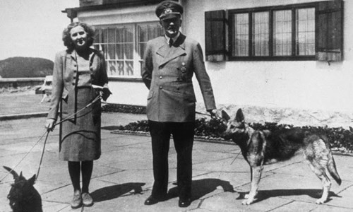 Nhận thấy Hanussen có khả năng dự đoán tương lai khá chính xác, Hitler đã tìm người này để xem tương lai cho bản thân trong những năm tới.