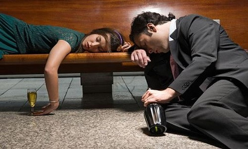 Trong cơn say đêm đó, cả Hưng và Tuyết đã không kiềm chế được bản thân