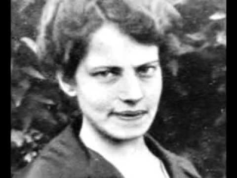 Cũng vì vậy mà Anna nhận được khoản tiền thừa kế khổng lồ. Tuy nhiên, người phụ nữ này cũng phải đối mặt với nhiều vụ kiện tụng cho đến khi qua đời vào năm 1986 liên quan đến việc tự nhận là công chúa Anastasia.