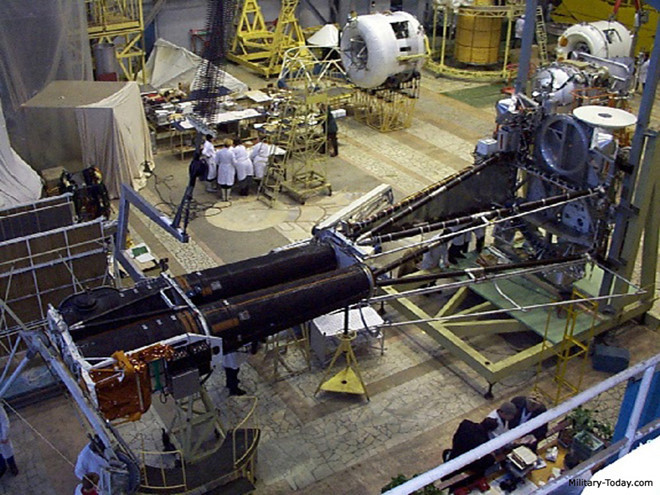 Trong số này có khoảng 20.000 người làm việc tại các cơ sở nghiên cứu và phát triển vũ khí hạt nhân.