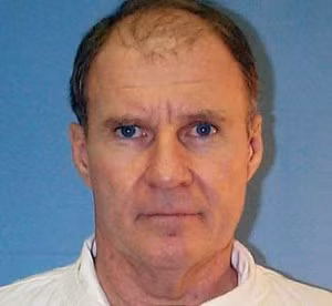 Dudley Wayne Kyzer là một tên tội phạm khét tiếng thế giới. Y bị kết án tử hình vì tội giết người. Gã tội phạm này khiến dư luận sốc khi giết hại cả vợ và mẹ vợ năm 1976.