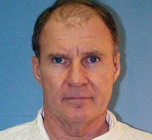 Dudley Wayne Kyzer là một tên tội phạm khét tiếng thế giới. Y bị kết án tử hình vì tội giết người. Gã tội phạm này khiến dư luận sốc khi giết hại cả vợ và mẹ vợ năm 1976.