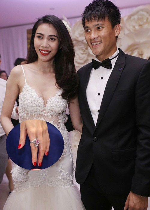 Chiếc nhẫn trị giá 2 tỷ mà Thủy Tiên được ông xã Công Vinh tặng trước ngày cưới.