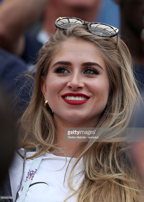 Không bàn đến sắc đẹp, Maria là cô gái tài năng. Theo The Sun, cô từng làm trong giới bất động sản Miami trước khi từ bỏ để theo nghiệp người mẫu. Dù rất bận rộn, mỹ nữ vẫn luôn dành thời gian đến xem Pogba thi đấu. Vì vậy, hai người thường xuyên bị báo chí chụp được khoảnh khắc hẹn hò.