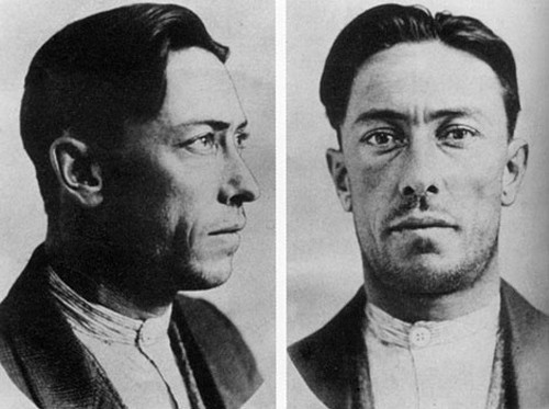 Một số đối tượng tình nghi được cảnh sát triệu tập để lấy lời khai. Trong số này có Colin Campbell Ross.