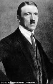 Trong con mắt Hitler, người bố Alois luôn khiến y sợ hãi.