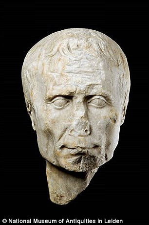 Hai bức tương được lấy từ Leiden và Turin cùng với đồng tiền xu có in hình Julius Caesar và những công nghệ hiện đại đã được nhà khảo cổ học Maja d'Hollosy sử dụng để thực hiện dự án trên.