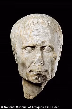 Hai bức tương được lấy từ Leiden và Turin cùng với đồng tiền xu có in hình Julius Caesar và những công nghệ hiện đại đã được nhà khảo cổ học Maja d'Hollosy sử dụng để thực hiện dự án trên.