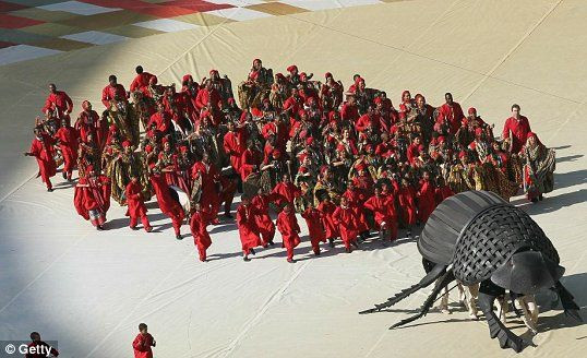 Hình ảnh chú bọ cánh cứng khổng lồ tiến vào sân trong buổi lễ khai mạc World Cup 2010 được truyền hình tới hơn 200 quốc gia trên toàn thế giới.