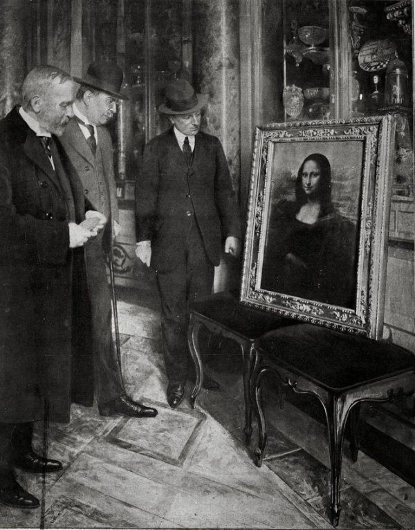 Bức họa Mona Lisa bị đánh cắp khi ở bảo tàng Louvre (Pháp), đến 2 năm sau, 1913 người ta tìm thấy nó ở Florence (Ý).