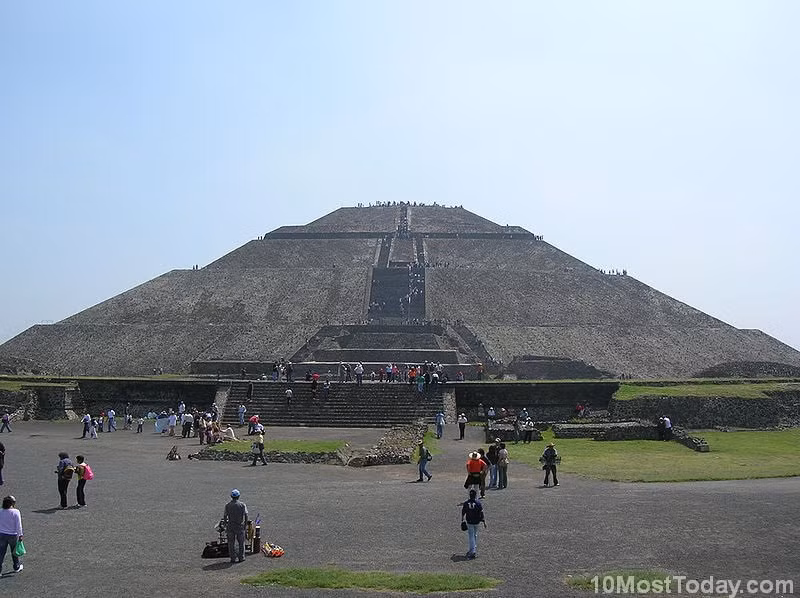 Kim tự tháp Mặt trời ở Teotihuacan, Mexico được xây dựng cách đây gần 2.000 năm.
