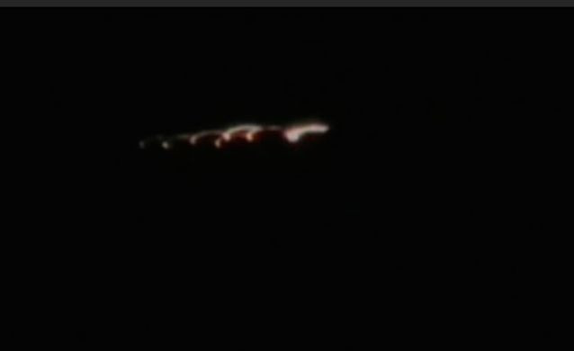 Chính điều này đã tạo nên những vệt trường điện từ trong thung lũng và xuất hiện những quả cầu ánh sáng di chuyển khắp nơi.