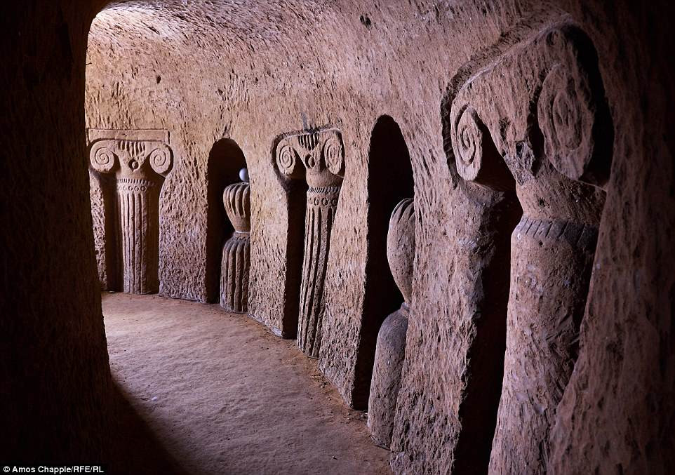 Ông Arakelyan bắt đầu thực hiện công trình khổng lồ này khi người vợ nói với ông rằng cần một nơi mát mẻ để cất trữ khoai tây.