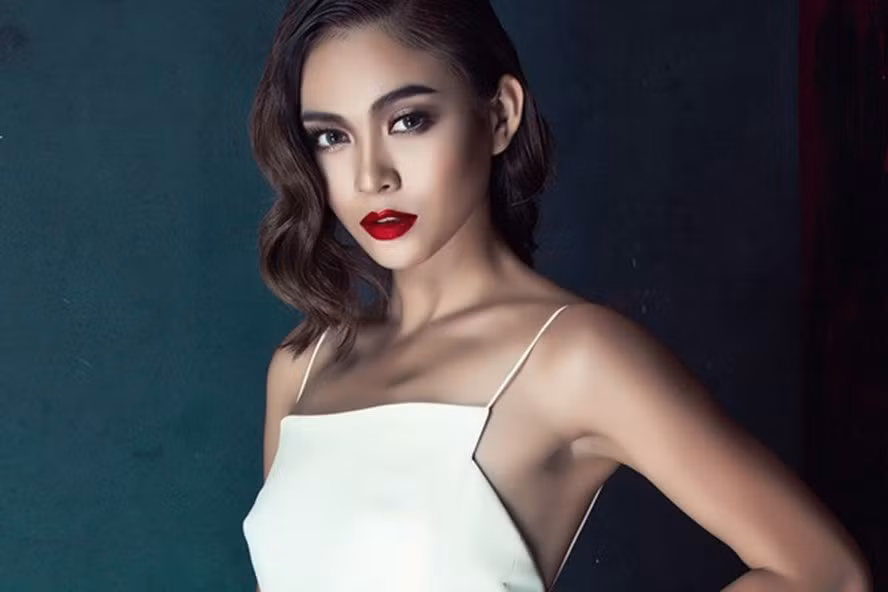 Theo một số thông tin đưa từ trước đó, Á hậu Mâu Thủy tốt nghiệp THPT Nguyễn Trãi - TP HCM.