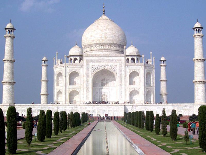 Sau khi qua đời, vua Shah Jahan được đưa vào Taj Mahal và an nghỉ bên cạnh người vợ yêu - hoàng hậu Mumtaz Mahal. Chính vì vậy, lăng Taj Mahal được coi là biểu tượng của tình yêu vĩnh cửu.