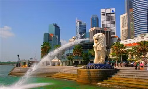 Singapore có sự đa dạng về văn hóa khi là nơi sinh sống của nhiều nhóm dân tộc khác nhau như: Trung Quốc, Mã Lai và Ấn Độ.